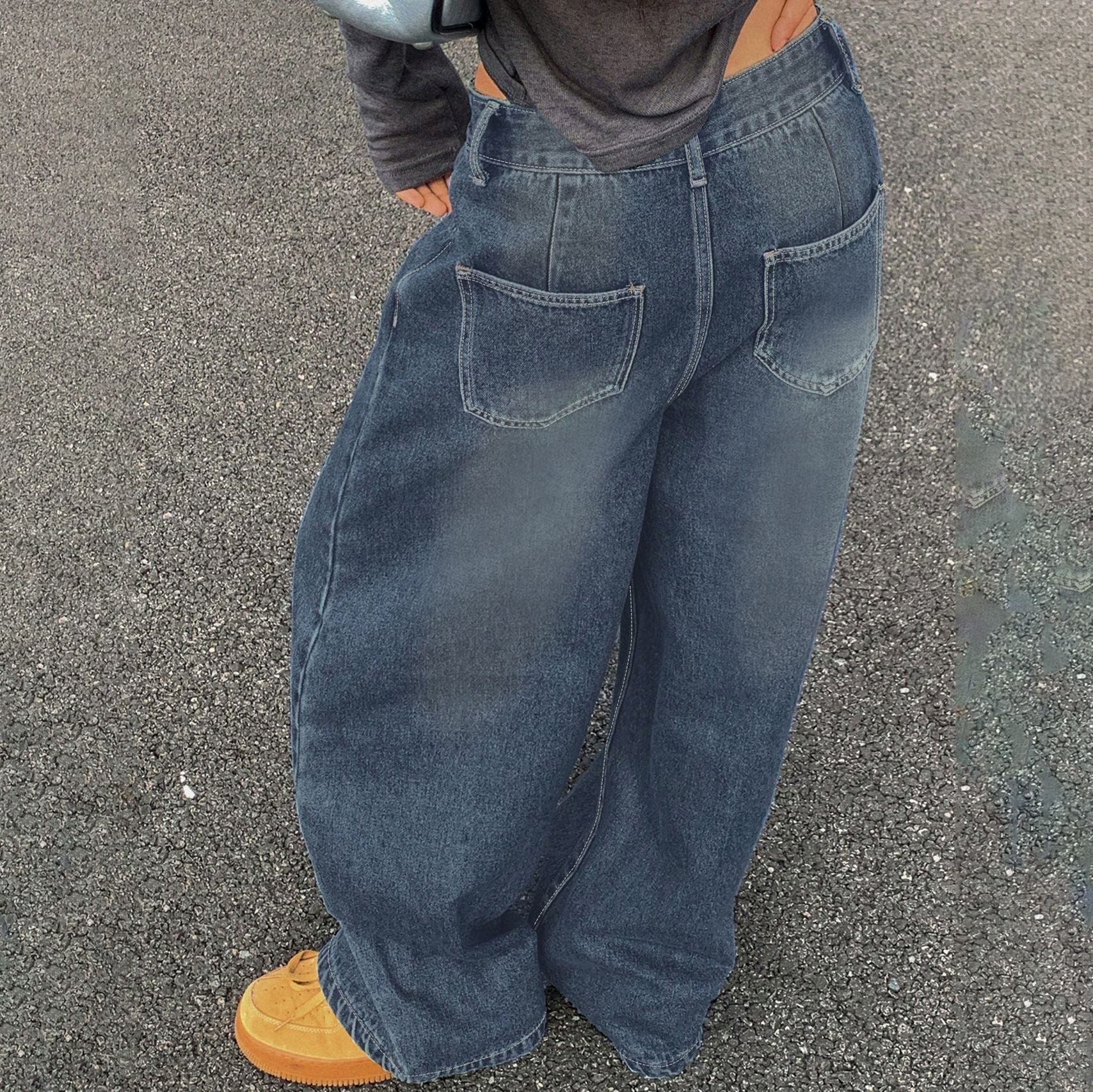 European And American-style Washed Blue Wide-leg Jeans.